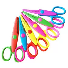 TESOURA ESCOLAR PICOTAR 13,5CM DELI