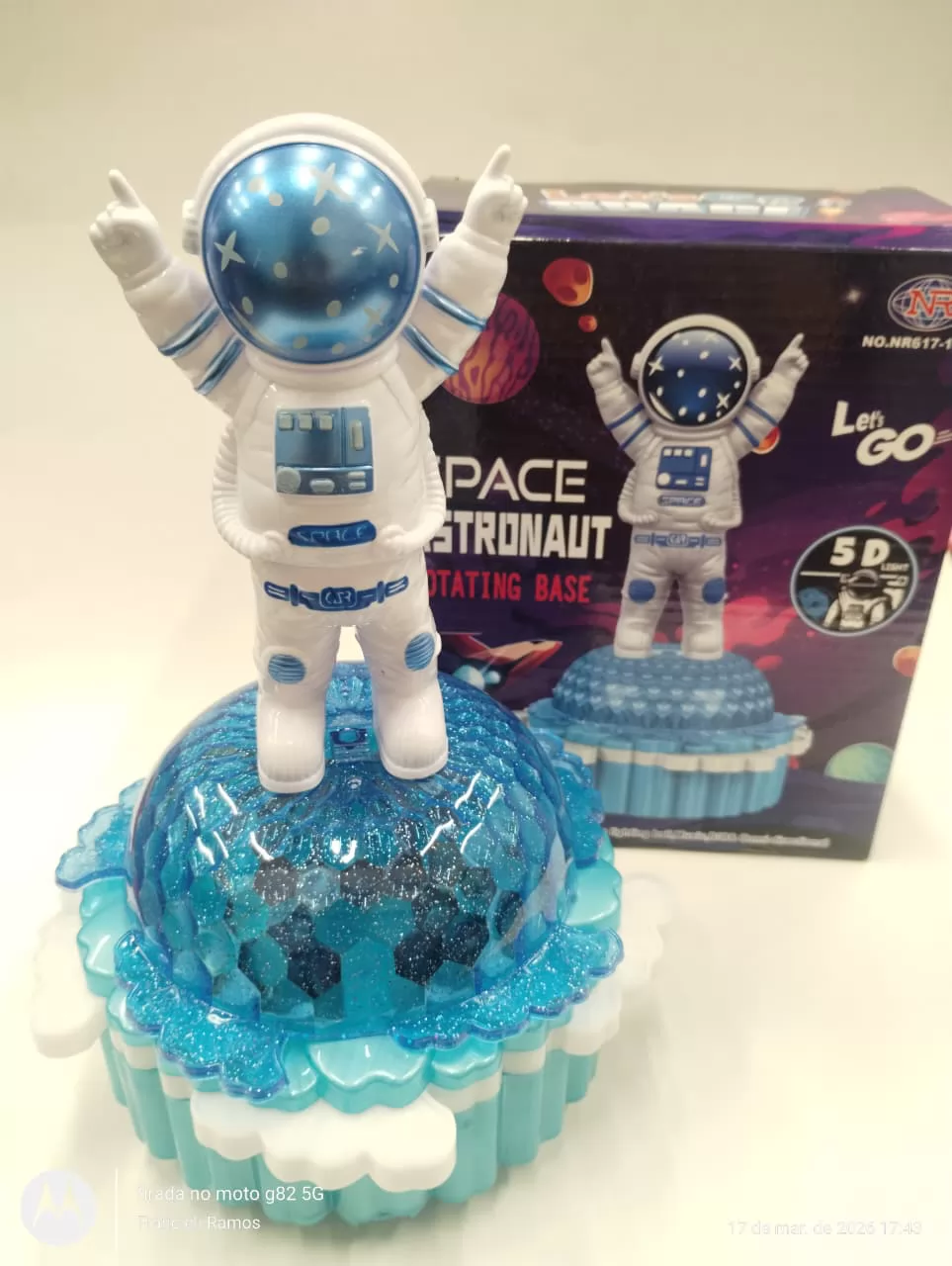ASTRONAUTA ROBO GIRA - ROYAL TOYS